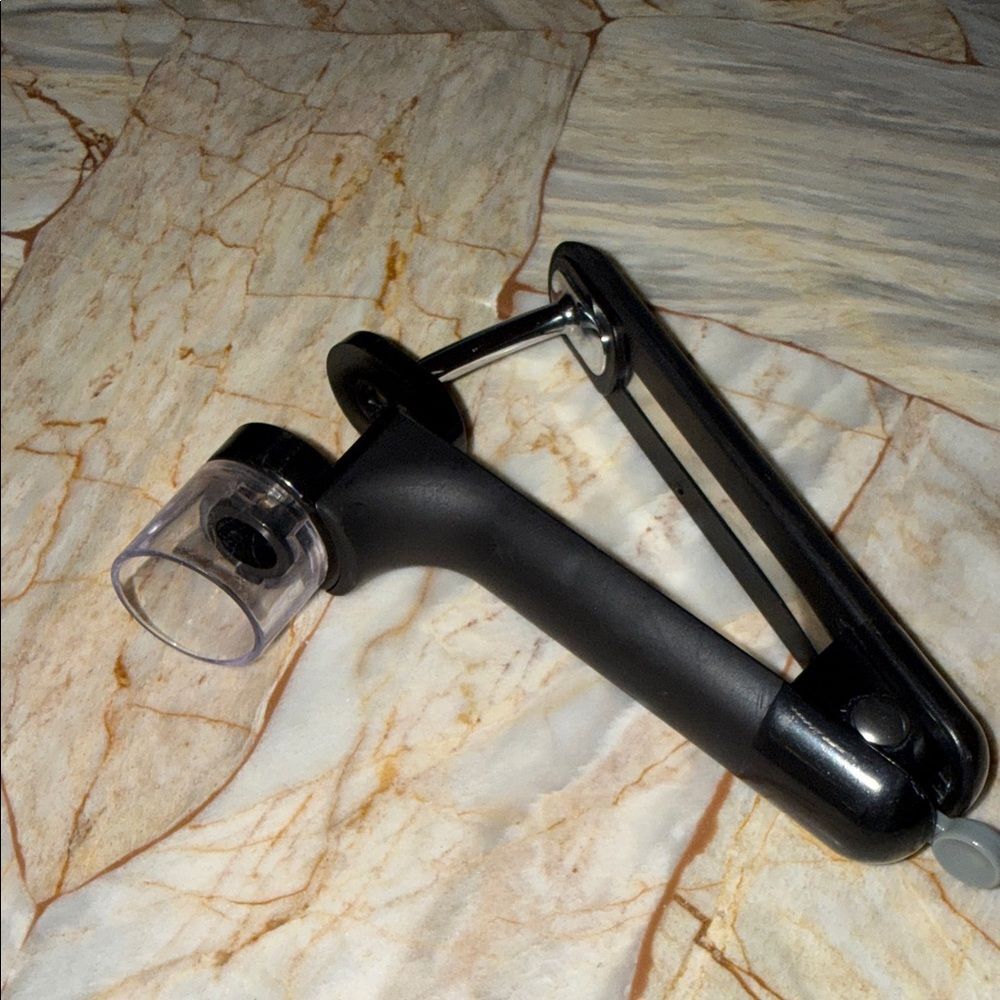 Oxo‎ cherry pitter